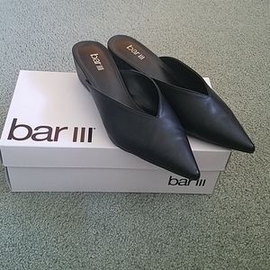 Pointed toe wedge slip on